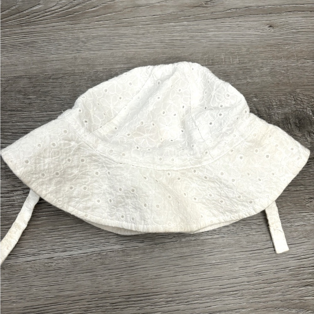 Cat & Jack Baby sun hat 12-18 months white